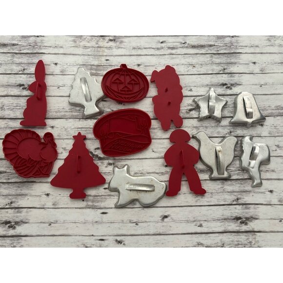 Vintage 13 Tupperware Red Plastic Aluminum Holiday Cookie Cutters 1970s - Picture 1 of 11